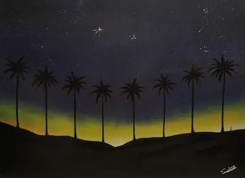 星の夜空の下、丘に等間隔に並ぶ8本のヤシ